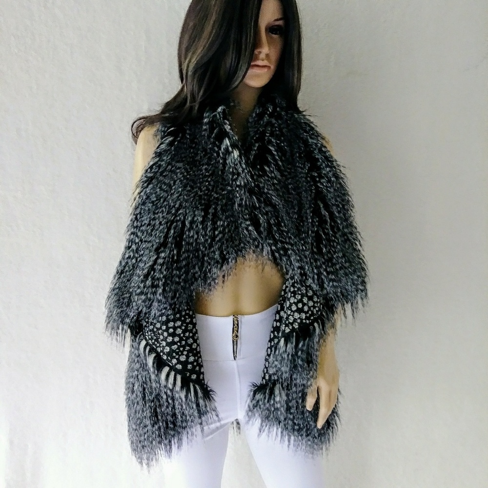 HP! Alice + Olivia Gray Flutter Faux Fur Vest - Picture 3 of 7